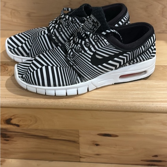 SB Stefan Janoski Max 8 - Picture 1 of 10